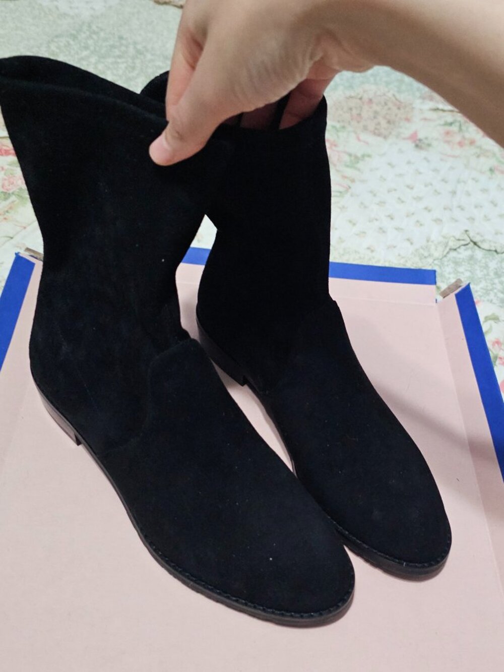 Never worn Stuart Weitzman boots